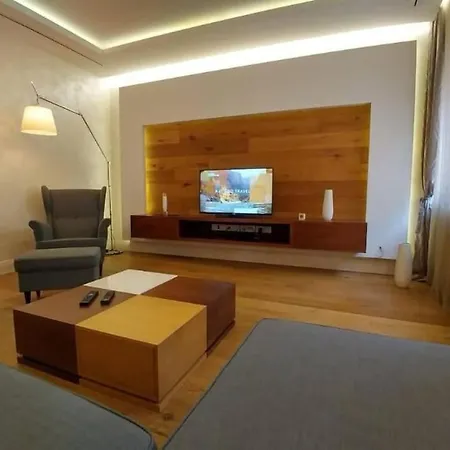Center Lux 2 *